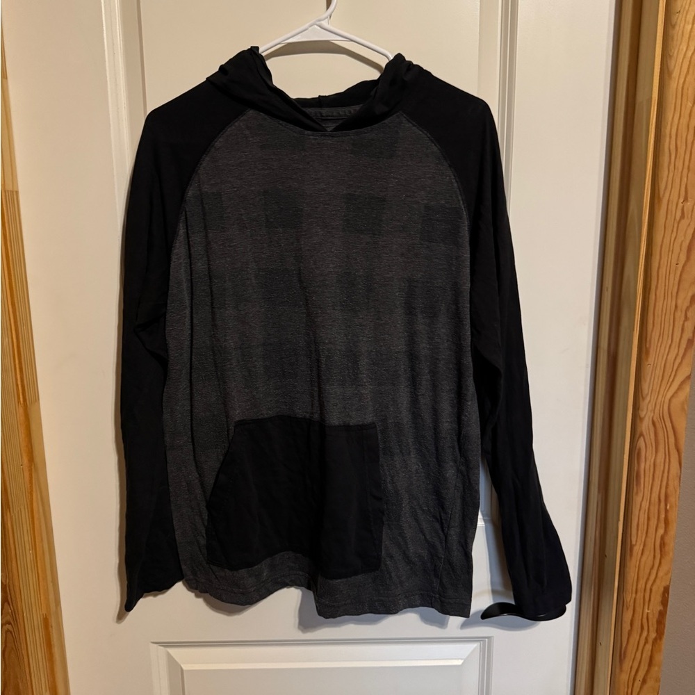 Retrofit Men's Size medium Black and Gray Hoodie Shirt
